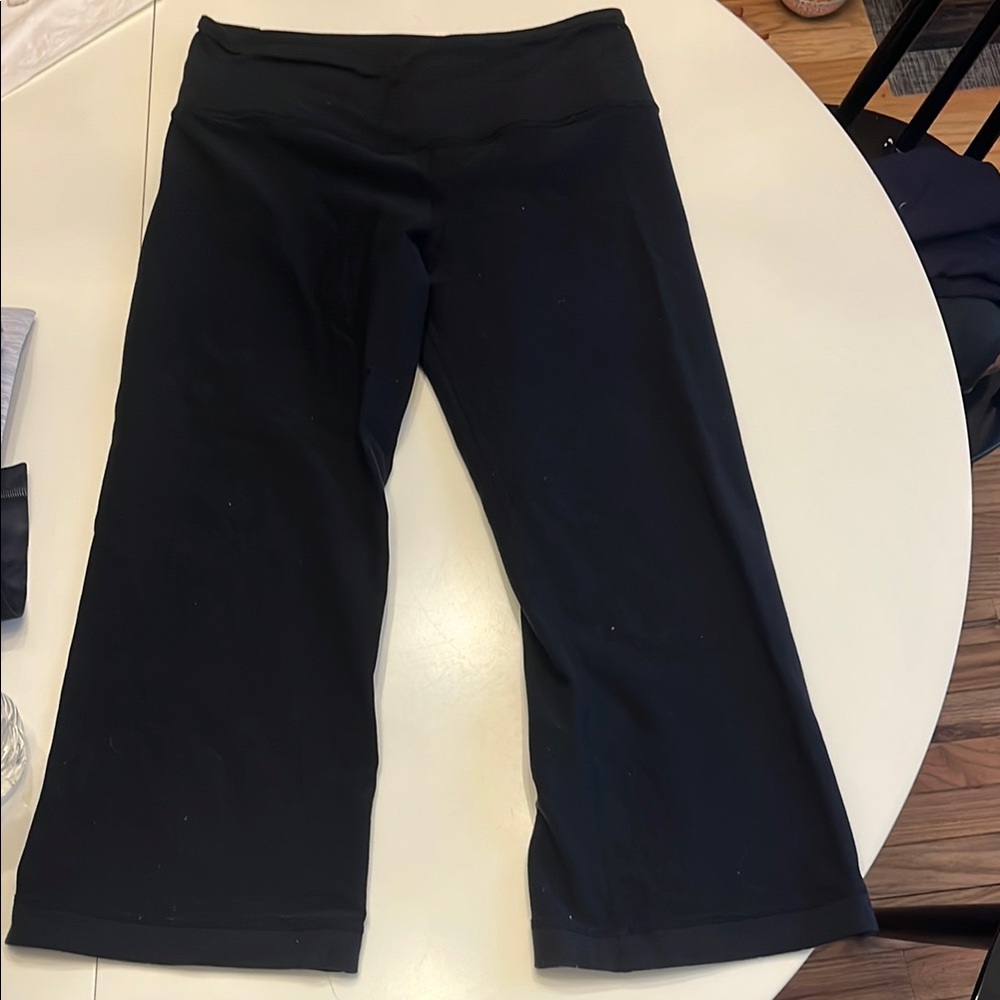 Women’s vintage lululemon cropped flared yoga pants